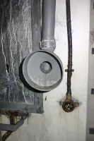Ligne Maginot - SAINT ANTOINE - (Ouvrage d'artillerie) - Bloc 1
Etage inférieur
PC des mortiers de 81
Prise téléphonique et tube acoustique