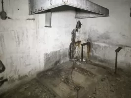 Ligne Maginot - BOIS KARRE - X12 - (Abri) - L'emplacement de la cuisinière avec au-dessus le reste de la hotte.