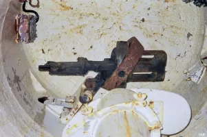 Ligne Maginot - SAINT ANTOINE - (Ouvrage d'artillerie) - Bloc 2
Première cloche pour jumelage de mitrailleuses
2000