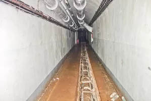 Ligne Maginot - SAINT ANTOINE - (Ouvrage d'artillerie) - Galerie principale
Les plaques recouvrant la conduite des eaux usées ont disparus