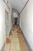 Ligne Maginot - SAINT ANTOINE - (Ouvrage d'artillerie) - Galerie 2 de la caserne
Les portes donnent de l'avant à l'arrière sur le PC d'ouvrage, la chambre du commandant d'ouvrage, une chambre pour 5 officiers et tout au fond une salle de réunion