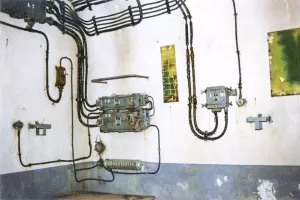 Ligne Maginot - SAINT ANTOINE - (Ouvrage d'artillerie) - Le central téléphonique
Les panneaux muraux du central à 48 directions