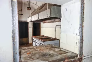 Ligne Maginot - SAINT ANTOINE - (Ouvrage d'artillerie) - Vue à travers le guichet de la cuisine