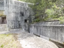 Ligne Maginot - SAINT ANTOINE - (Ouvrage d'artillerie) - Bloc 1
Le créneau optique à droite du créneau FM