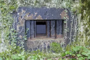 Ligne Maginot - CB277 - IDLINGEN - (Blockhaus pour arme infanterie) - Vue rapprochée de la trémie Condé pour la  mitrailleuse
