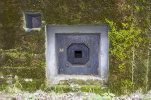 Ligne Maginot - CB277 - IDLINGEN - (Blockhaus pour arme infanterie) - Créneau latéral pour FM