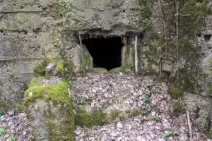 Ligne Maginot - MO-89C - BORNUNGSHOFF 4 - (Blockhaus pour arme infanterie) - Le créneau, comme l'ensemble du bloc, non terminé.