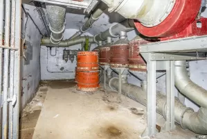 Ligne Maginot - SAPEY - (Ouvrage d'artillerie) - Bloc 4
La salle des filtres du bloc
Au fond le passage vers bloc 3