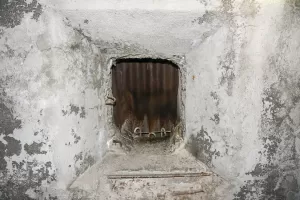 Ligne Maginot - B11 - PAS DE LA PORTE CENTRE - SA-6 - (Blockhaus pour arme infanterie) - Le créneau supérieur

