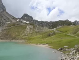 Ligne Maginot - COL DES ROCHILLES - (Cuve pour arme d'infanterie) - La crête au dessus du lac ou se trouve le Point d'Appui