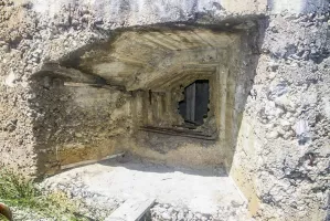 Ligne Maginot - COL DES TROIS CROIX SUPéRIEUR - (Blockhaus pour arme infanterie) - Créneau inférieur