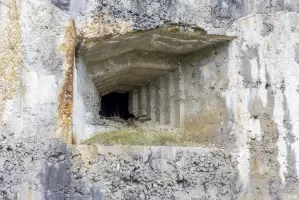 Ligne Maginot - COL DES TROIS CROIX SUPéRIEUR - (Blockhaus pour arme infanterie) - Créneau supérieur