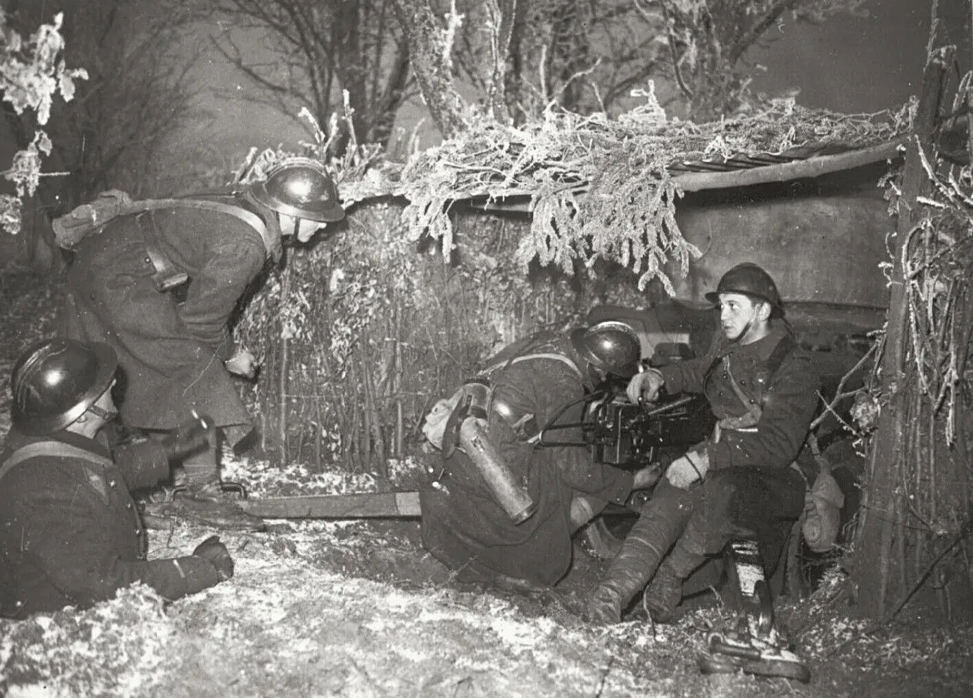 Ligne Maginot - Canon antichar de 25 mm Semi Automatique - L modéle 1934 (25 SA 34) - Une pièce de 25 mm SA antichar en position derrière un bouclier 