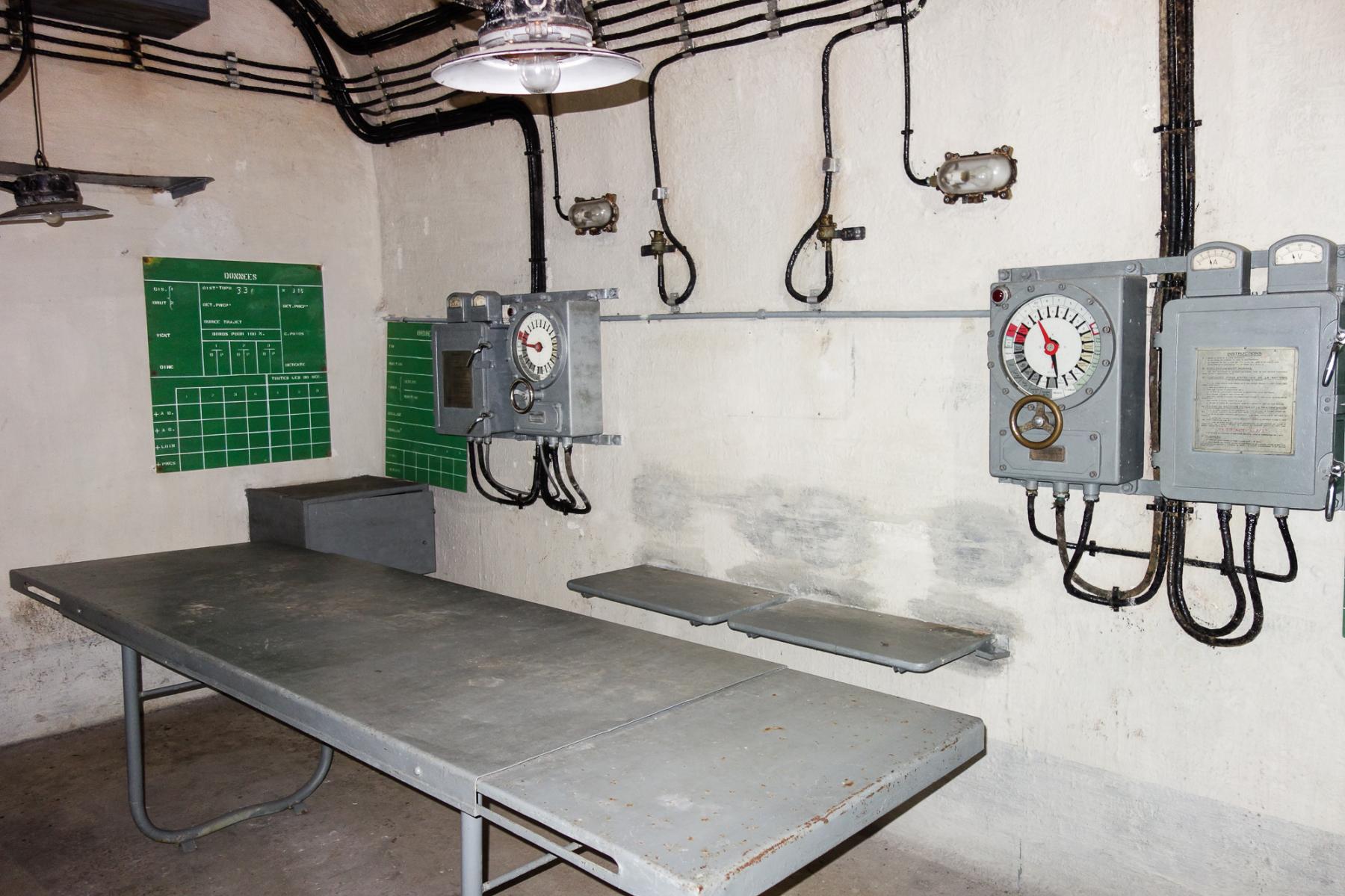 Ligne Maginot - SAINTE AGNES (SAG) - EO9 - (Ouvrage d'artillerie) - PC des 81
Noter les deux transmetteurs d'ordre Carpentier - Michel Teiten