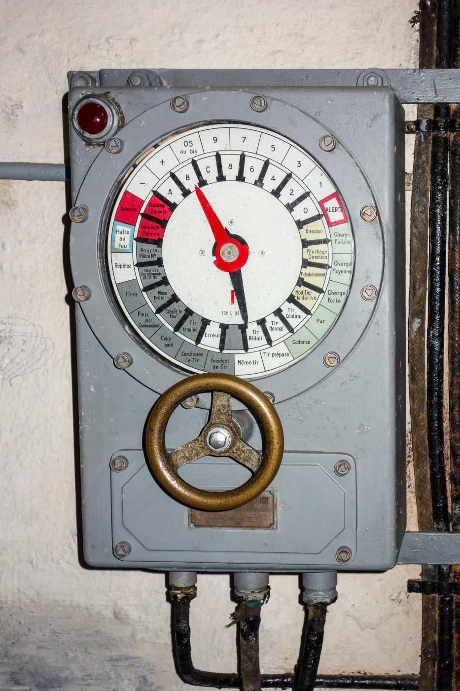 Ligne Maginot - SAINTE AGNES (SAG) - EO9 - (Ouvrage d'artillerie) - PC de l'ouvrage
Transmetteur d'ordres Carpentier - Michel Teiten