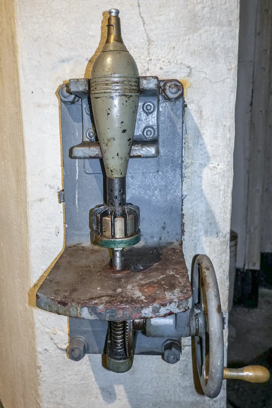 Ligne Maginot - BARBONNET (BT) - (Ouvrage d'artillerie) - Bloc 2
Dispositif permettant le montage des munitions de 81 mm - Michel Teiten