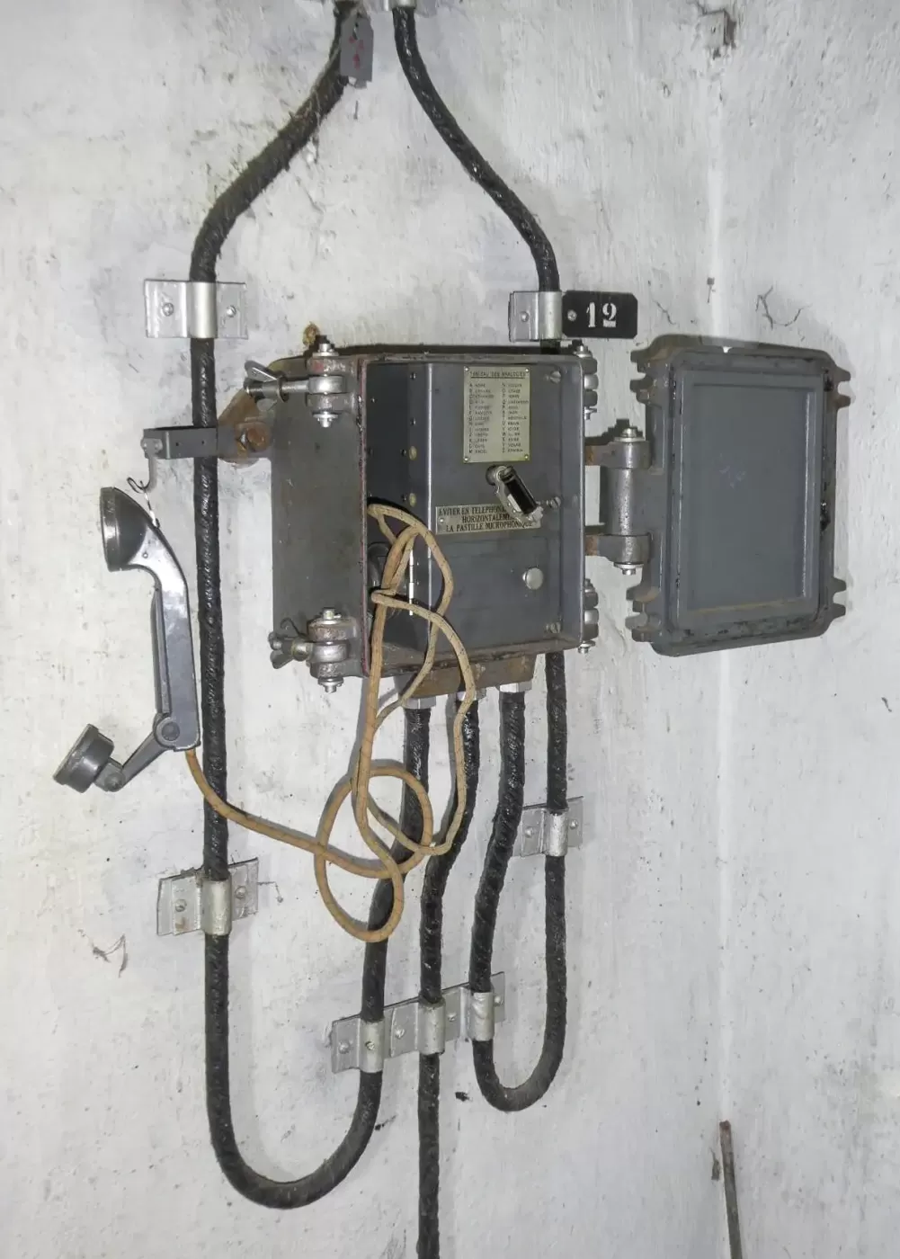 Ligne Maginot - BARBONNET (BT) - (Ouvrage d'artillerie) - Bloc 1
Téléphone - ELLENA Daniel - CUNY Philippe