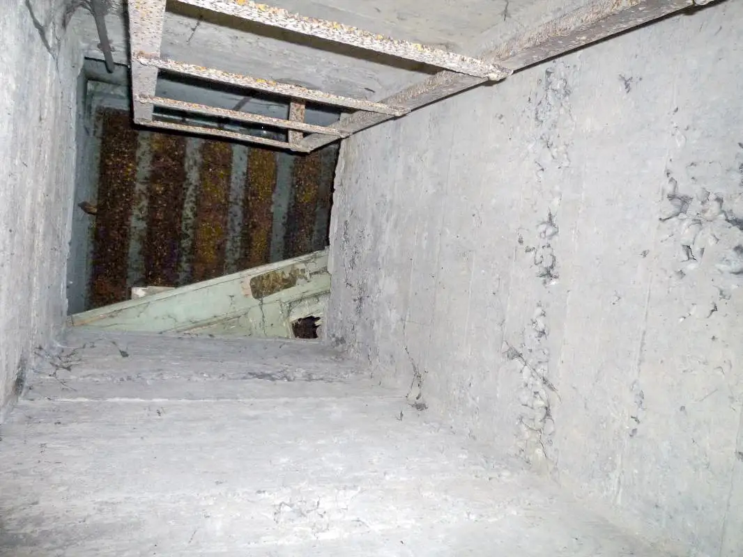 Ligne Maginot - I12 - (Abri) - L'accès en puits au blockhaus mitrailleuses