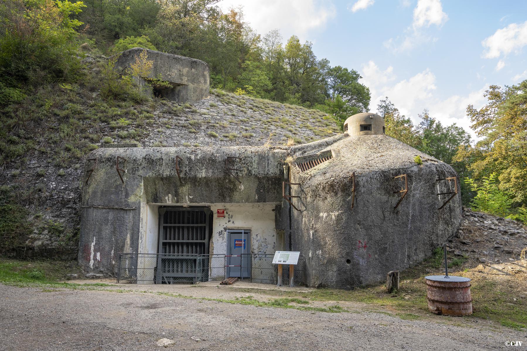 Ligne Maginot - GORDOLON (GN) - (Ouvrage d'artillerie) - Bloc 1
Une association œuvre pour préserver l'ouvrage - Lia VERMEULEN
