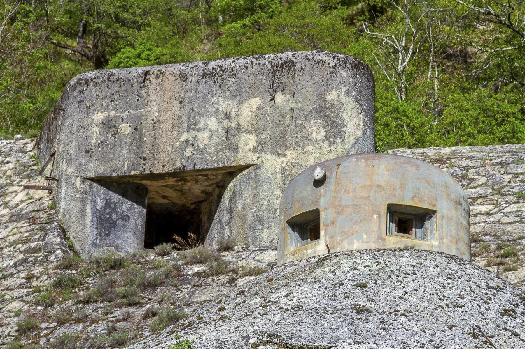 Ligne Maginot - GORDOLON (GN) - (Ouvrage d'artillerie) - Bloc 1
La cloche GFM est surmontée par le bloc cheminée - Michel Teiten