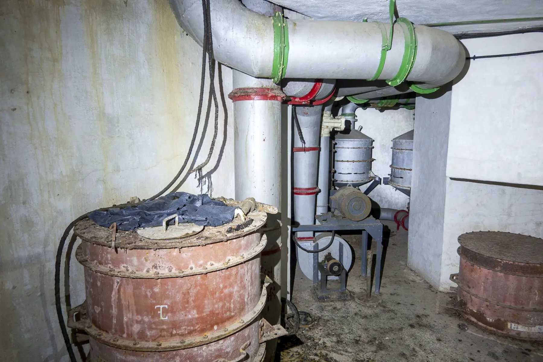 Ligne Maginot - GORDOLON (GN) - (Ouvrage d'artillerie) - Bloc 2
Etage inférieur
Salle des filtres - Michel Teiten