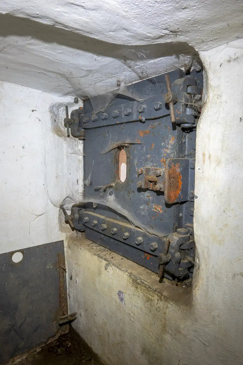 Ligne Maginot - GORDOLON (GN) - (Ouvrage d'artillerie) - Bloc 2
Issue de secours donnant sur le fossé diamant  - Michel Teiten