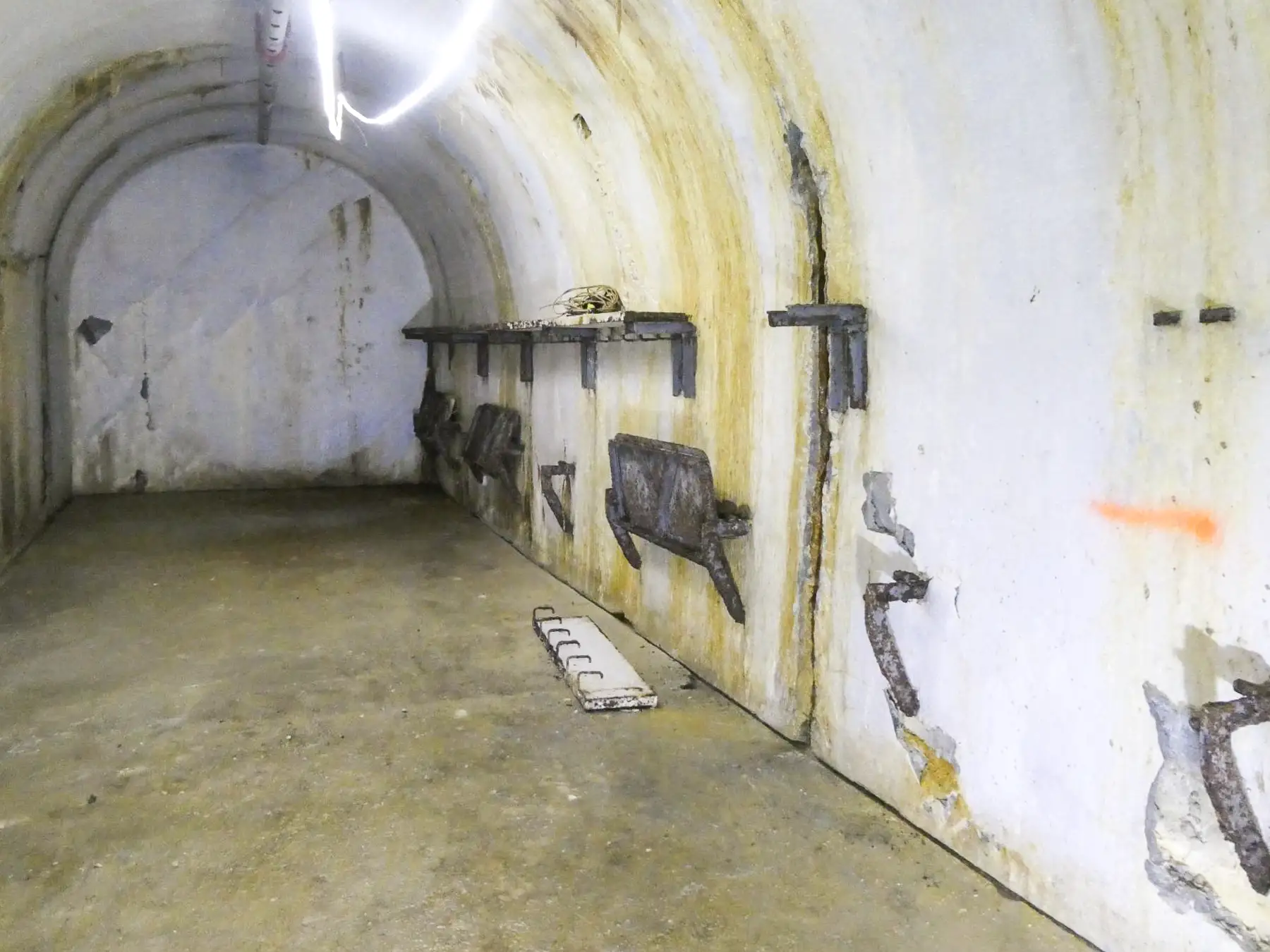 Ligne Maginot - GORDOLON (GN) - (Ouvrage d'artillerie) - Casernement
Chambrée pour hommes de troupe - ELLENA Daniel - CUNY Philippe