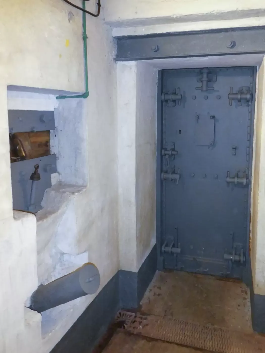 Ligne Maginot - SAINT ROCH (SHR) - (Ouvrage d'artillerie) - Bloc 1
Entrée des hommes - ELLENA Daniel - CUNY Philippe