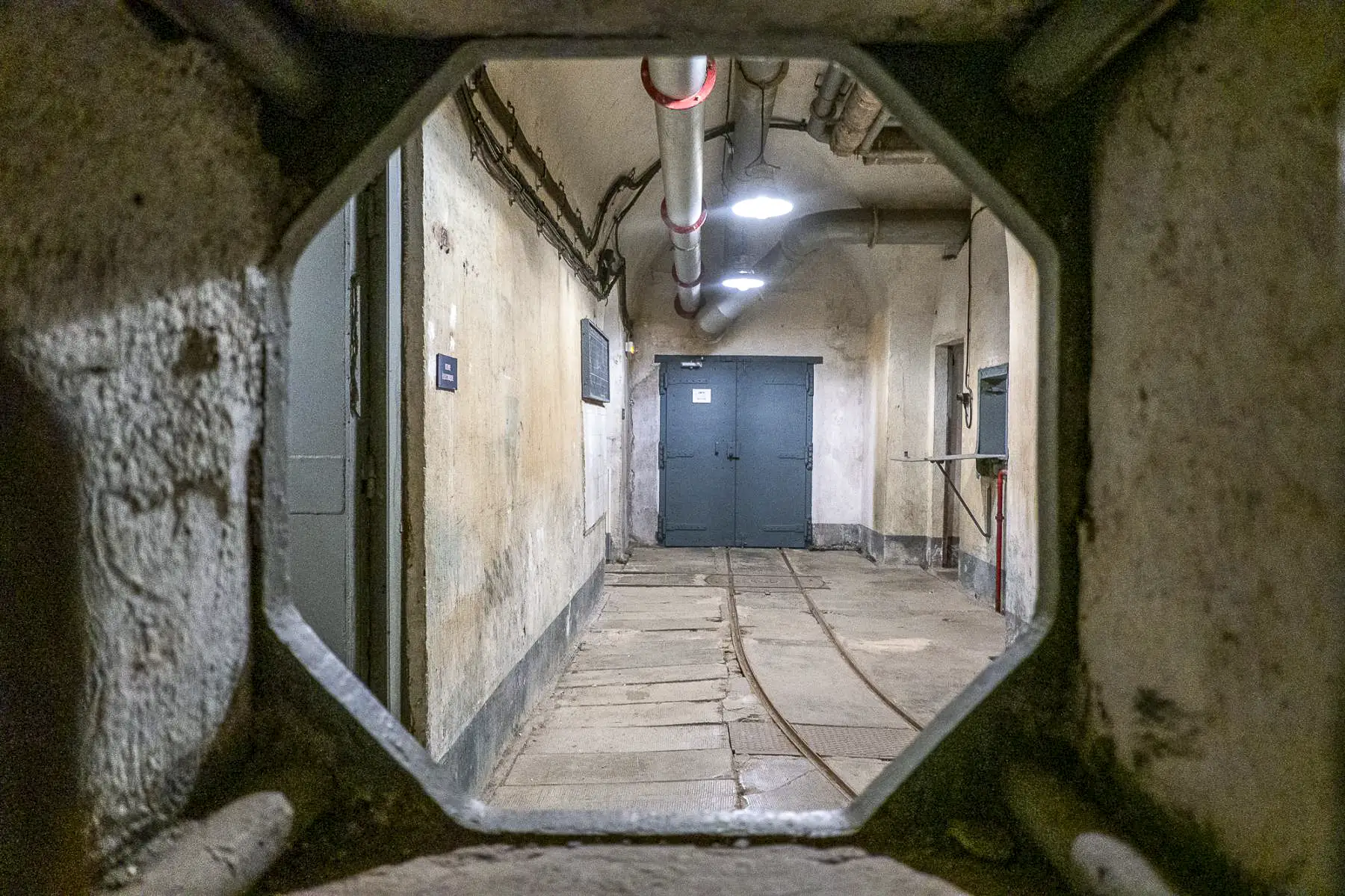 Ligne Maginot - SAINT ROCH (SHR) - (Ouvrage d'artillerie) - Bloc 1
Créneau FM intérieur couvrant l'entrée de l'ouvrage - Michel Teiten