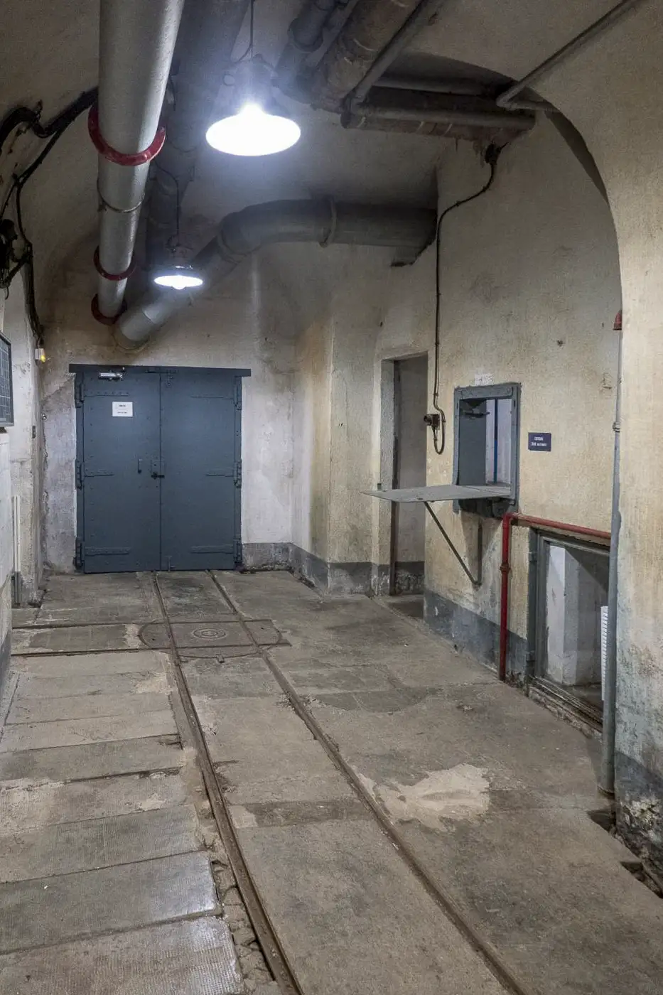 Ligne Maginot - SAINT ROCH (SHR) - (Ouvrage d'artillerie) - Début de la galerie après l'entrée.
A droite, la cuisine - Michel Teiten