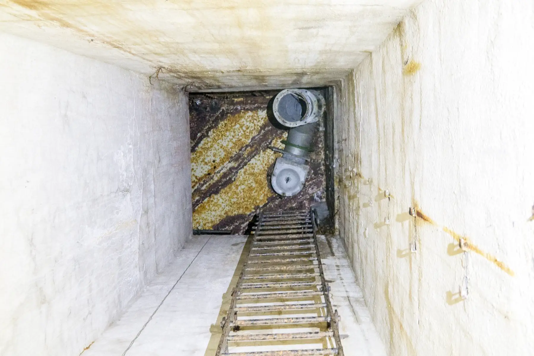 Ligne Maginot - CHAMP DE TIR D'AGAISEN (CT) - E04 - (Abri actif) - Bloc 3
Sommet de l'échelle d'accès à l'étage supérieur - Michel Teiten