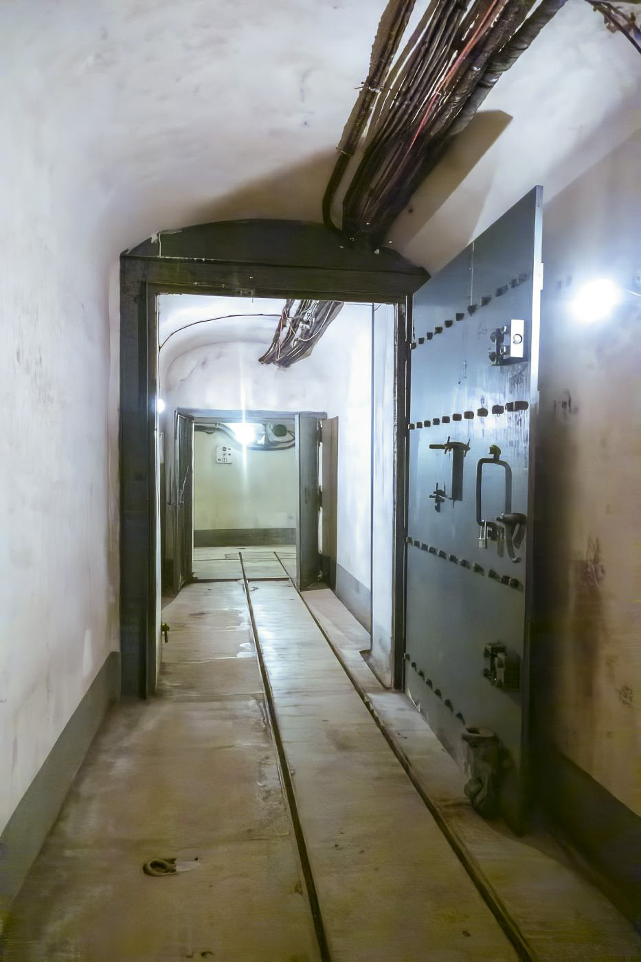 Ligne Maginot - AGAISEN (AN) - E03 - (Ouvrage d'artillerie) - Bloc 2
Sas d'entrée et sa porte blindée - Michel Teiten