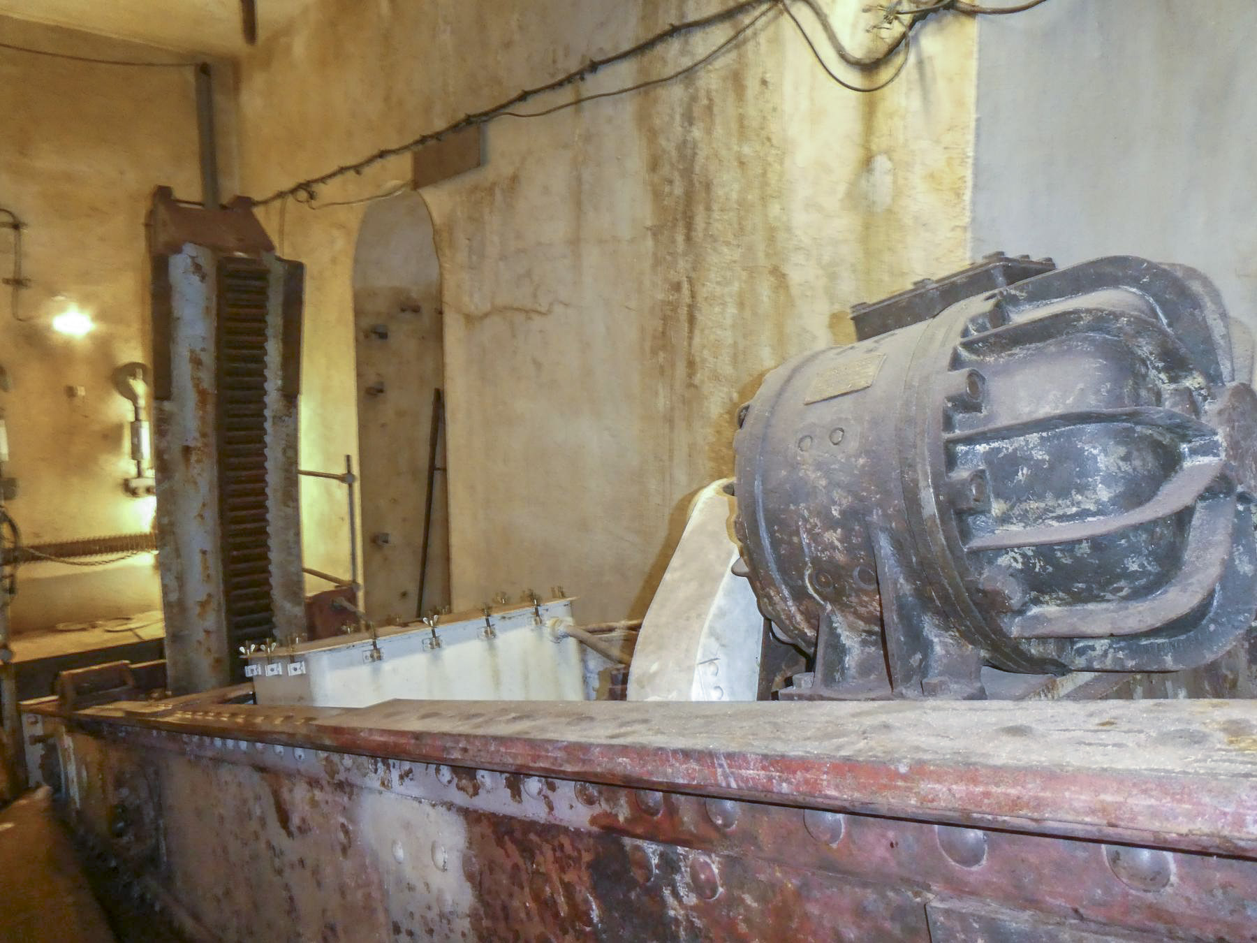 Ligne Maginot - AGAISEN (AN) - E03 - (Ouvrage d'artillerie) - Bloc 3
Le balancier (En restauration)  - ELLENA Daniel - CUNY Philippe