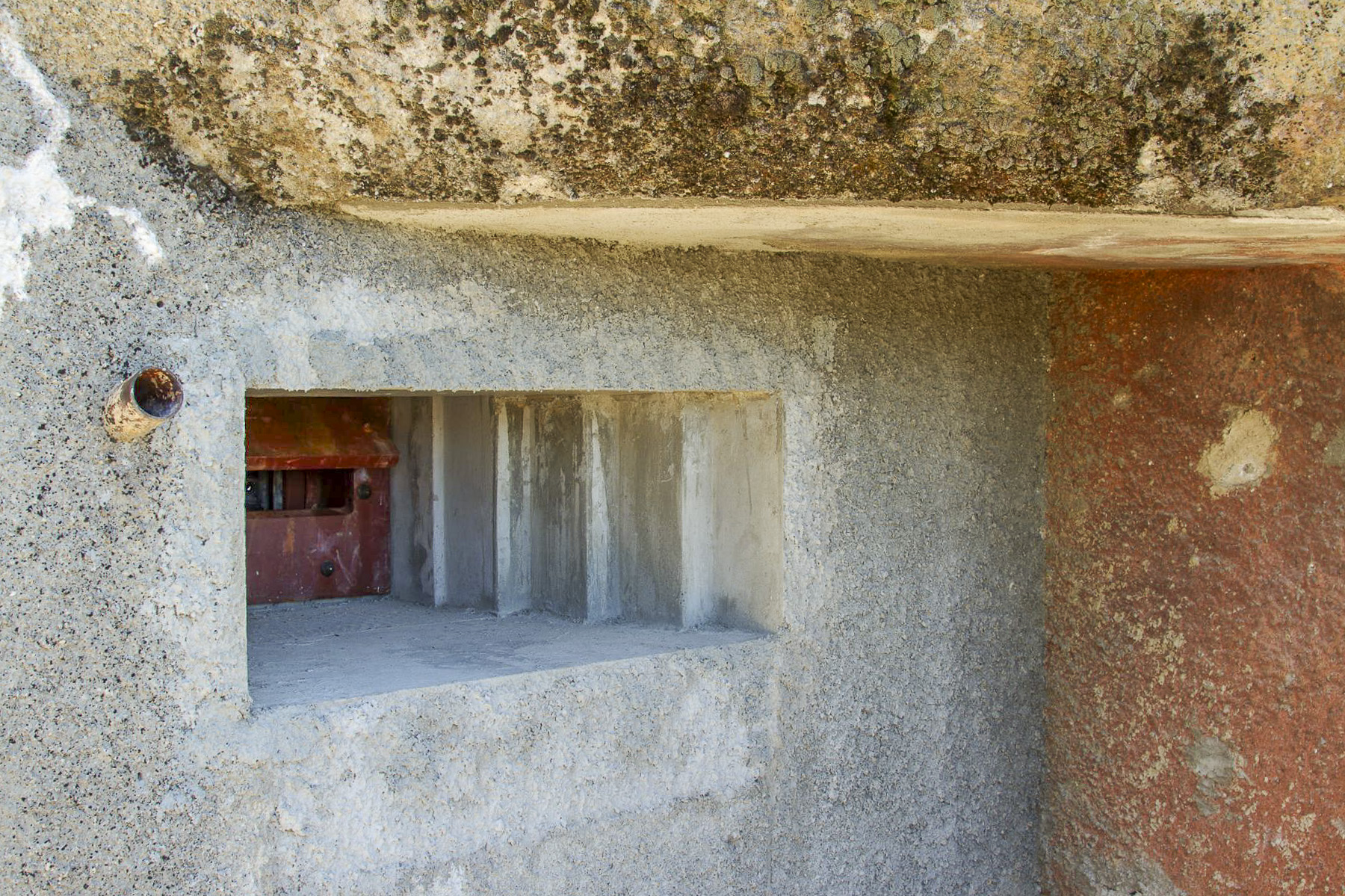 Ligne Maginot - AGAISEN (AN) - E03 - (Ouvrage d'artillerie) - Bloc 4
Le créneau FM a été démonté et remplacé par cette restauration du créneau optique original - Michel Teiten
