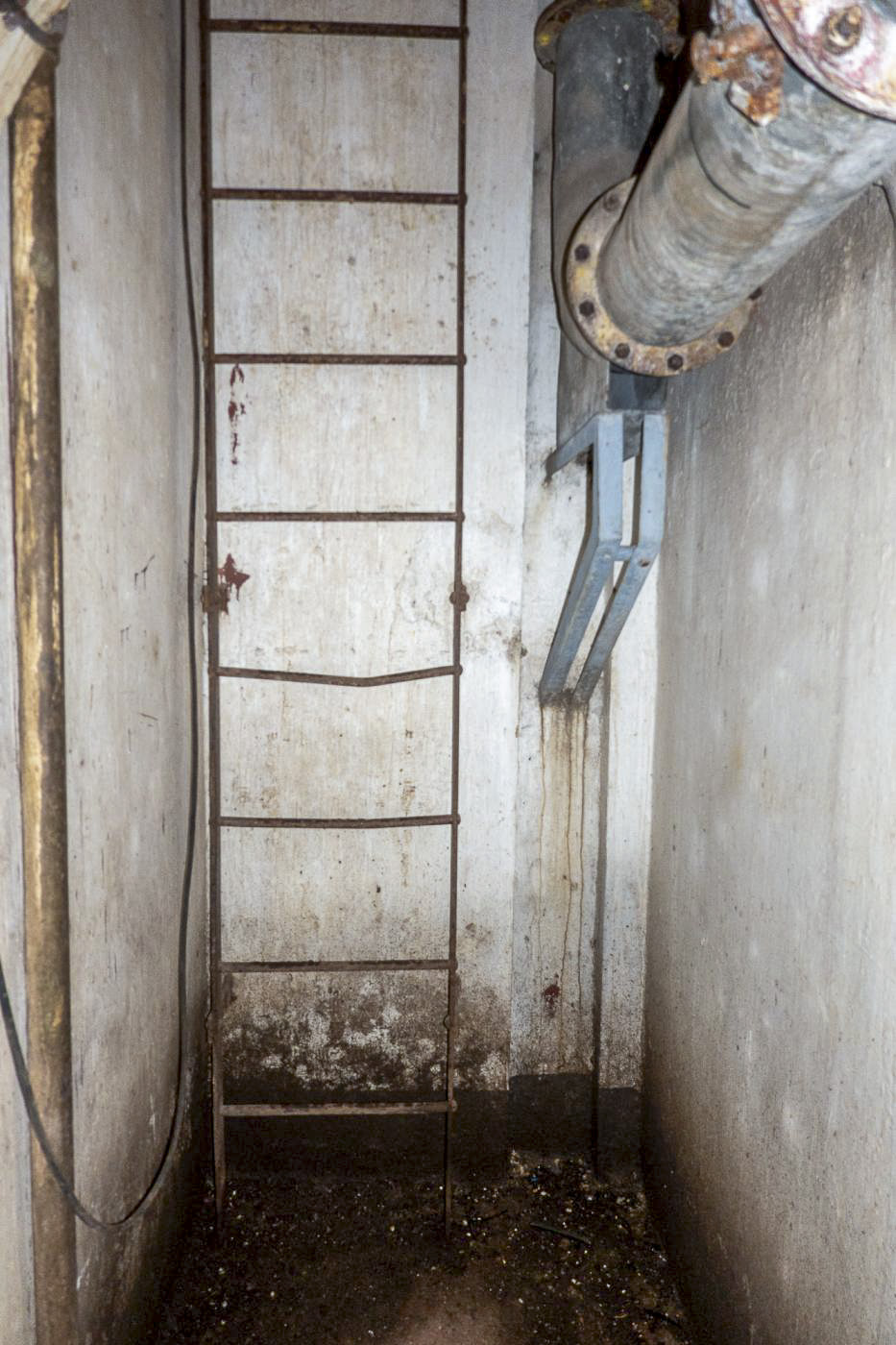 Ligne Maginot - AGAISEN (AN) - E03 - (Ouvrage d'artillerie) - Bloc 4
Echelle menant aux étages du bloc - Michel Teiten