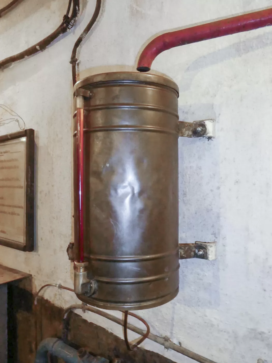 Ligne Maginot - AGAISEN (AN) - E03 - (Ouvrage d'artillerie) - L'usine électrique
Journalier de gasoil - ELLENA Daniel - CUNY Philippe