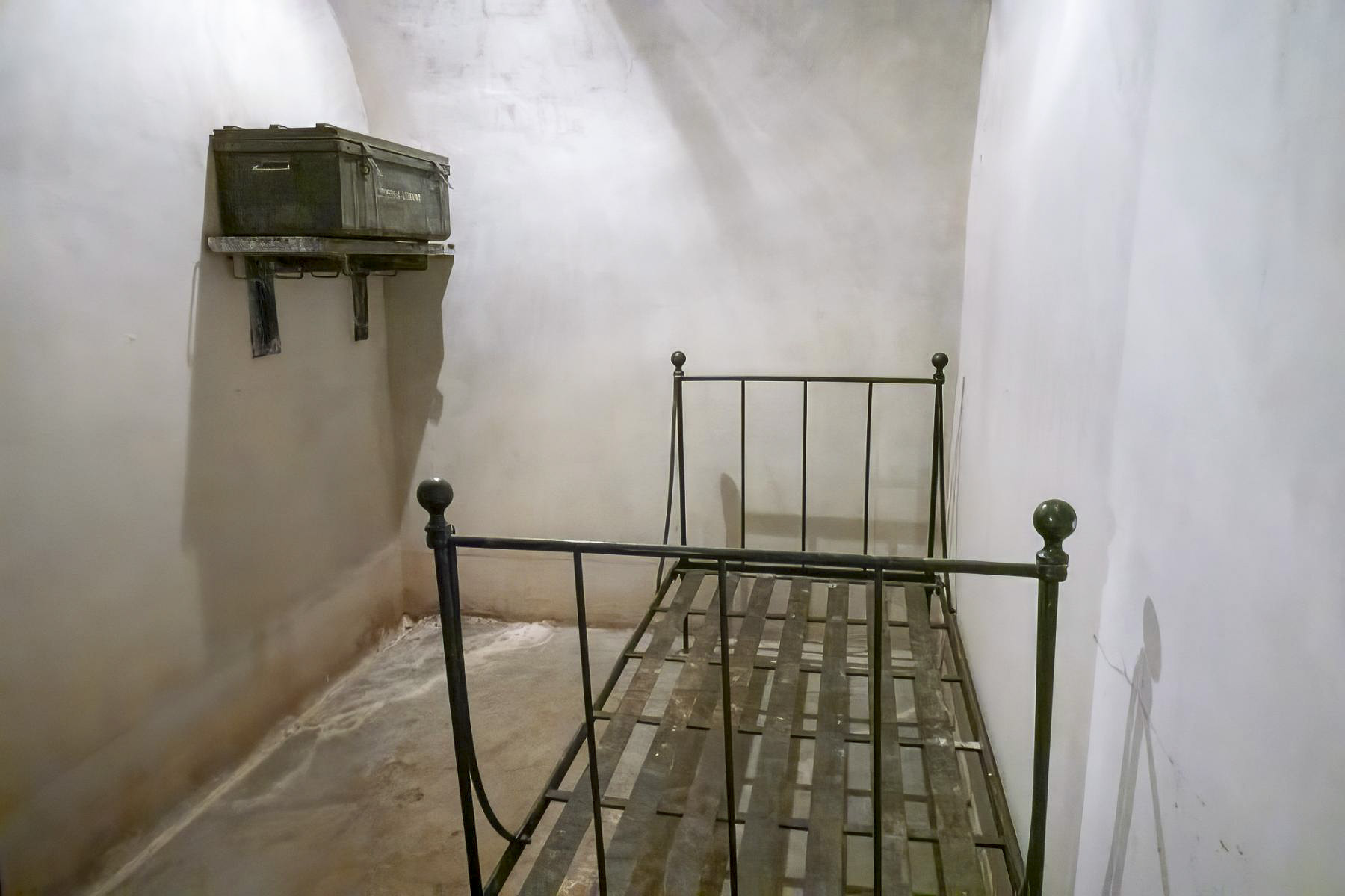 Ligne Maginot - AGAISEN (AN) - E03 - (Ouvrage d'artillerie) - Chambre du commandant
La cantine porte le nom du Cne Lejeune - Michel Teiten
