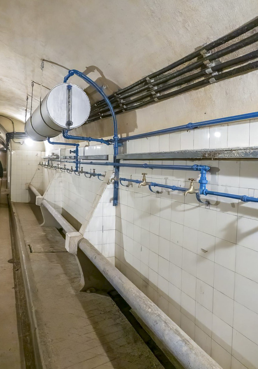 Ligne Maginot - AGAISEN (AN) - E03 - (Ouvrage d'artillerie) - Lavabos dans la galerie principale - Michel Teiten