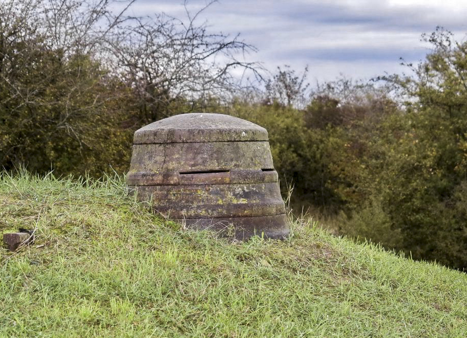Ligne Maginot - Cloche observatoire démontable - Cloche observatoire démontable
Exposée à l'ouvrage du Fort Casso