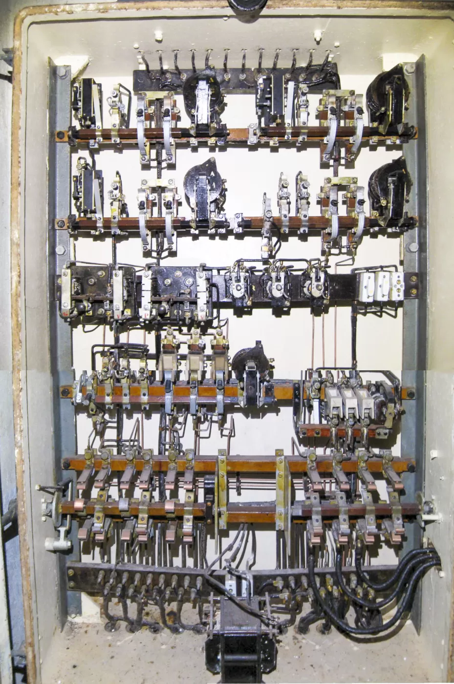 Ligne Maginot - RIMPLAS (RS) - (Ouvrage d'artillerie) - Le coffret électrique du monte-charge du bloc 5
Étonnant état de conservation 
 - Denis