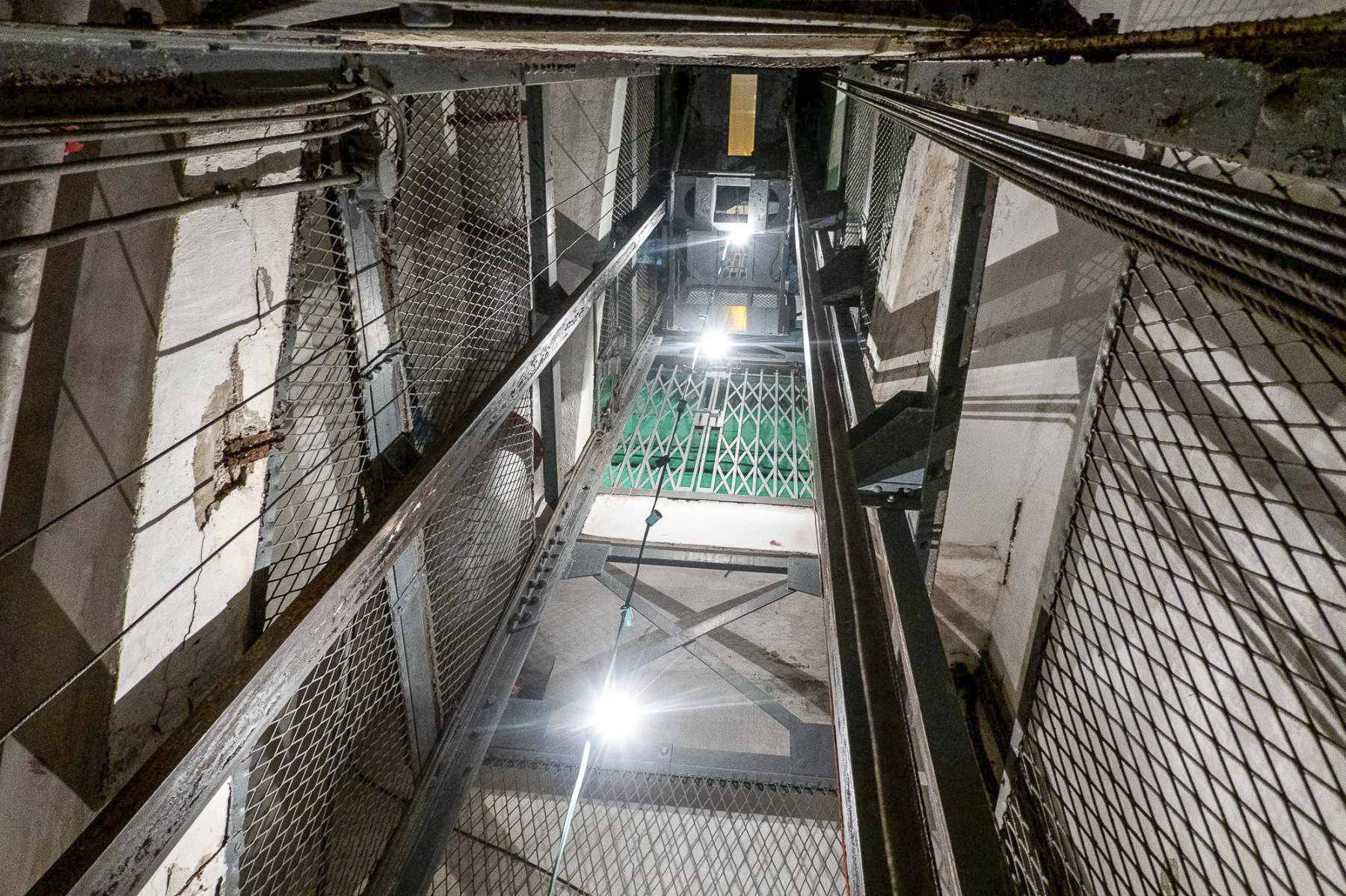 Ligne Maginot - CASTILLON (CN) - EO8 - (Ouvrage d'artillerie) - Bloc 3
Cage du monte-charges - Michel Teiten