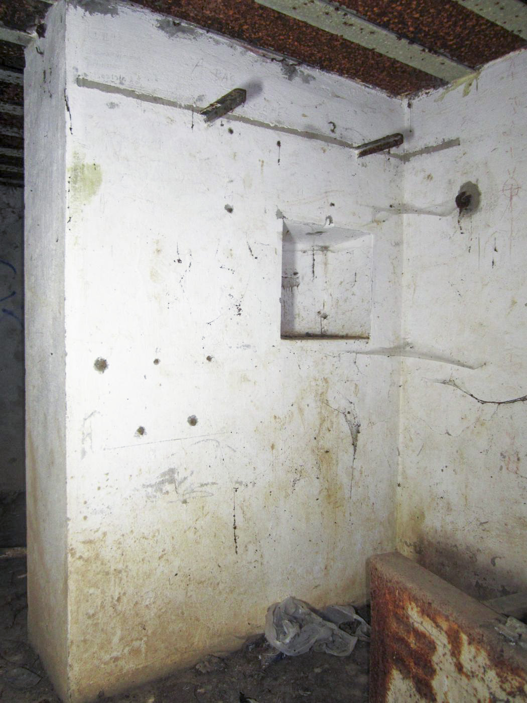 Ligne Maginot - A33 - (Observatoire d'artillerie) - Observatoire
Niche pour téléphone et support d'étagère - Gregory Fuchs