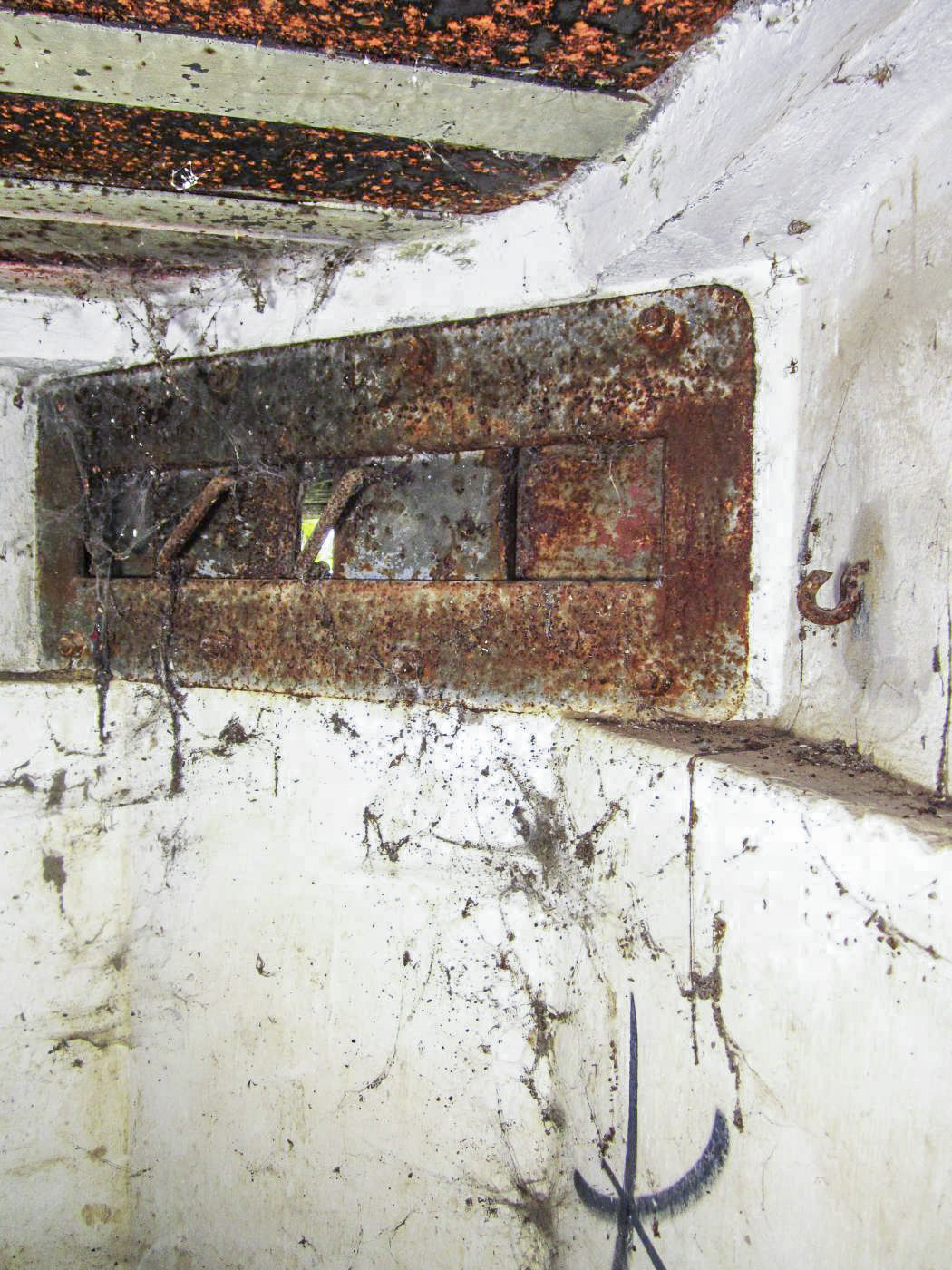 Ligne Maginot - A33 - (Observatoire d'artillerie) - Créneau sud-ouest, sans support - Gregory Fuchs