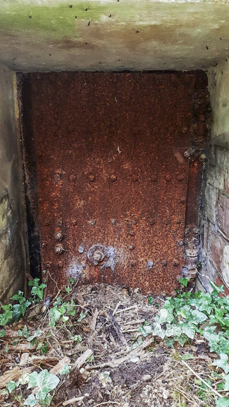 Ligne Maginot - A33 - (Abri) - Réutilisation d'une porte intérieur d'origine dans l'entrée renforcée - Gregory Fuchs