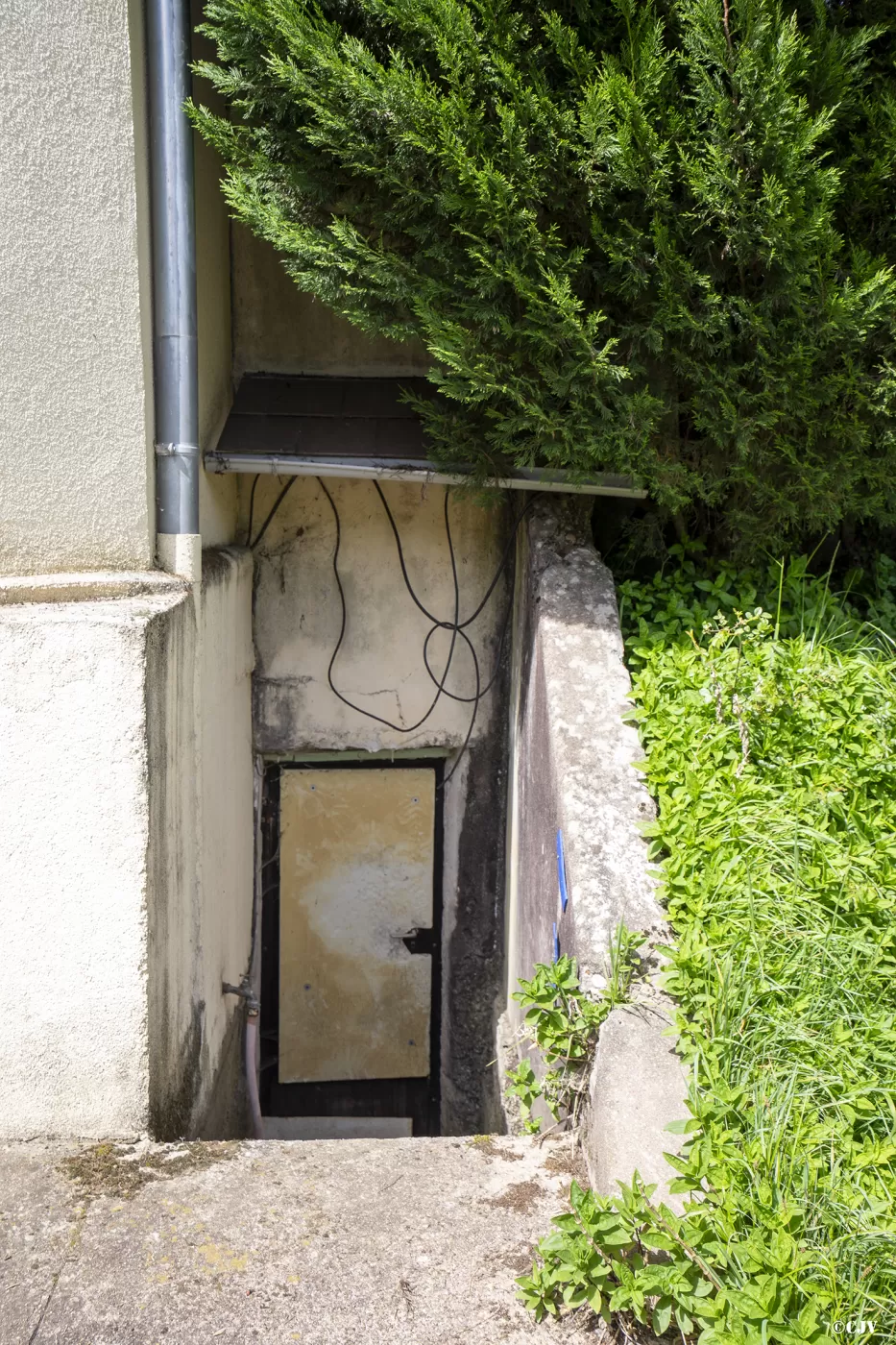 Ligne Maginot - MOULIN BAS (POSTE AVANCé GRM) - (Poste GRM - Maison Forte) - L'entrée de l'étage inférieur - Lia VERMEULEN