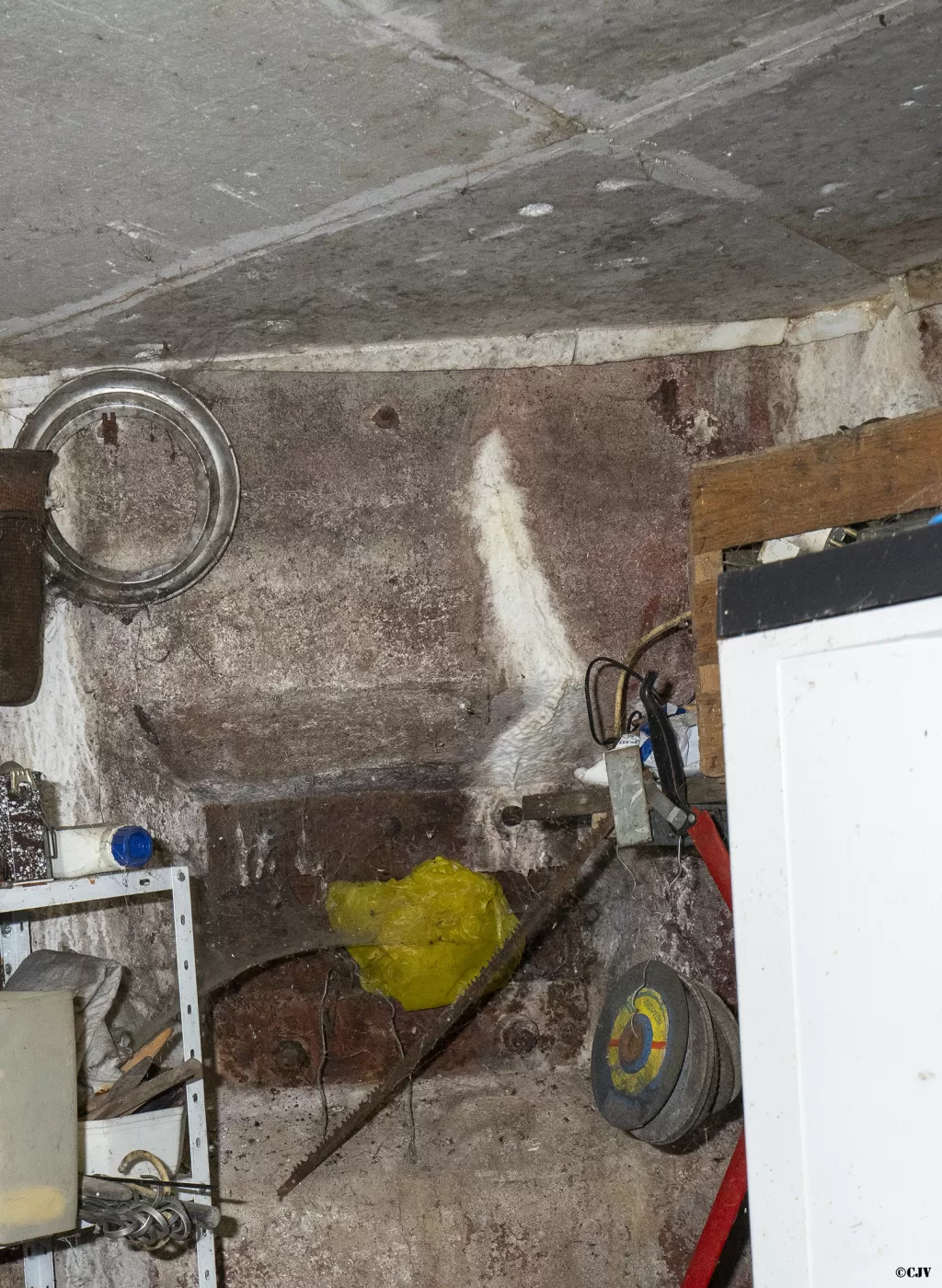 Ligne Maginot - MOULIN BAS (POSTE AVANCé GRM) - (Poste GRM - Maison Forte) - L'intérieur
Un des créneaux - Lia VERMEULEN