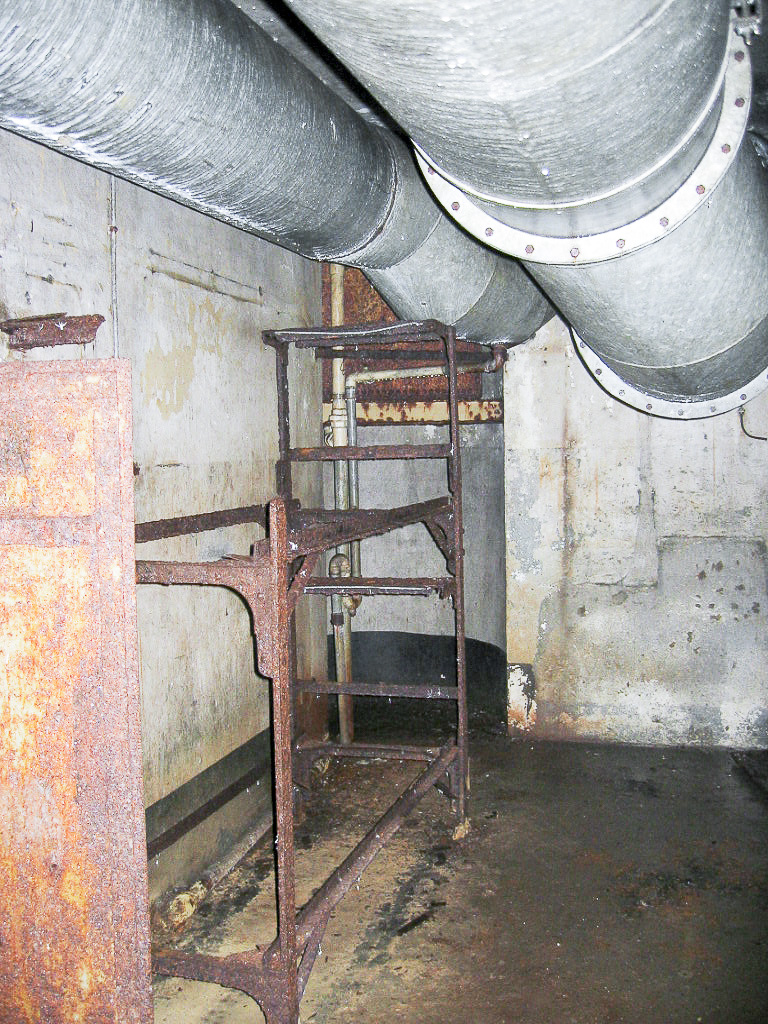 Ligne Maginot - SOETRICH - A11 - (Ouvrage d'artillerie) - Entrée des hommes
Chambrée à l'étage inférieur - Michel Teiten