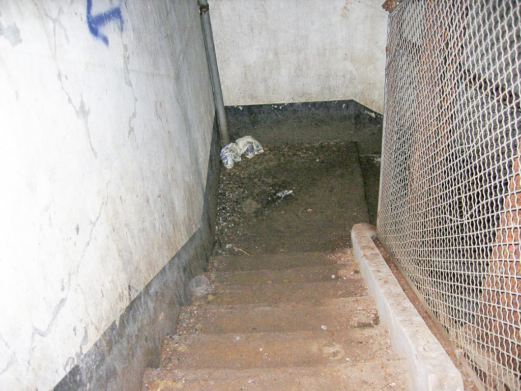 Ligne Maginot - SOETRICH - A11 - (Ouvrage d'artillerie) - Entrée des hommes
Descentes vers les dessous de l'ouvrage - Michel Teiten