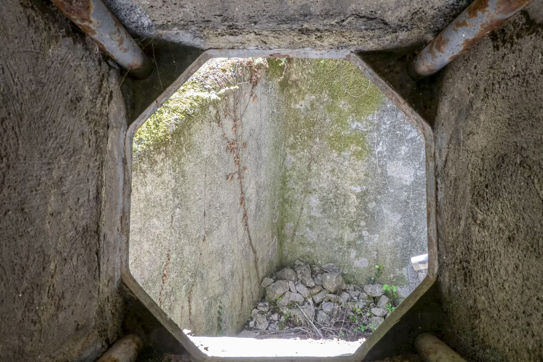 Ligne Maginot - CASTILLON (CN) - EO8 - (Ouvrage d'artillerie) - Bloc 5
Créneau FM couvrant le fossé diamant - Michel Teiten
