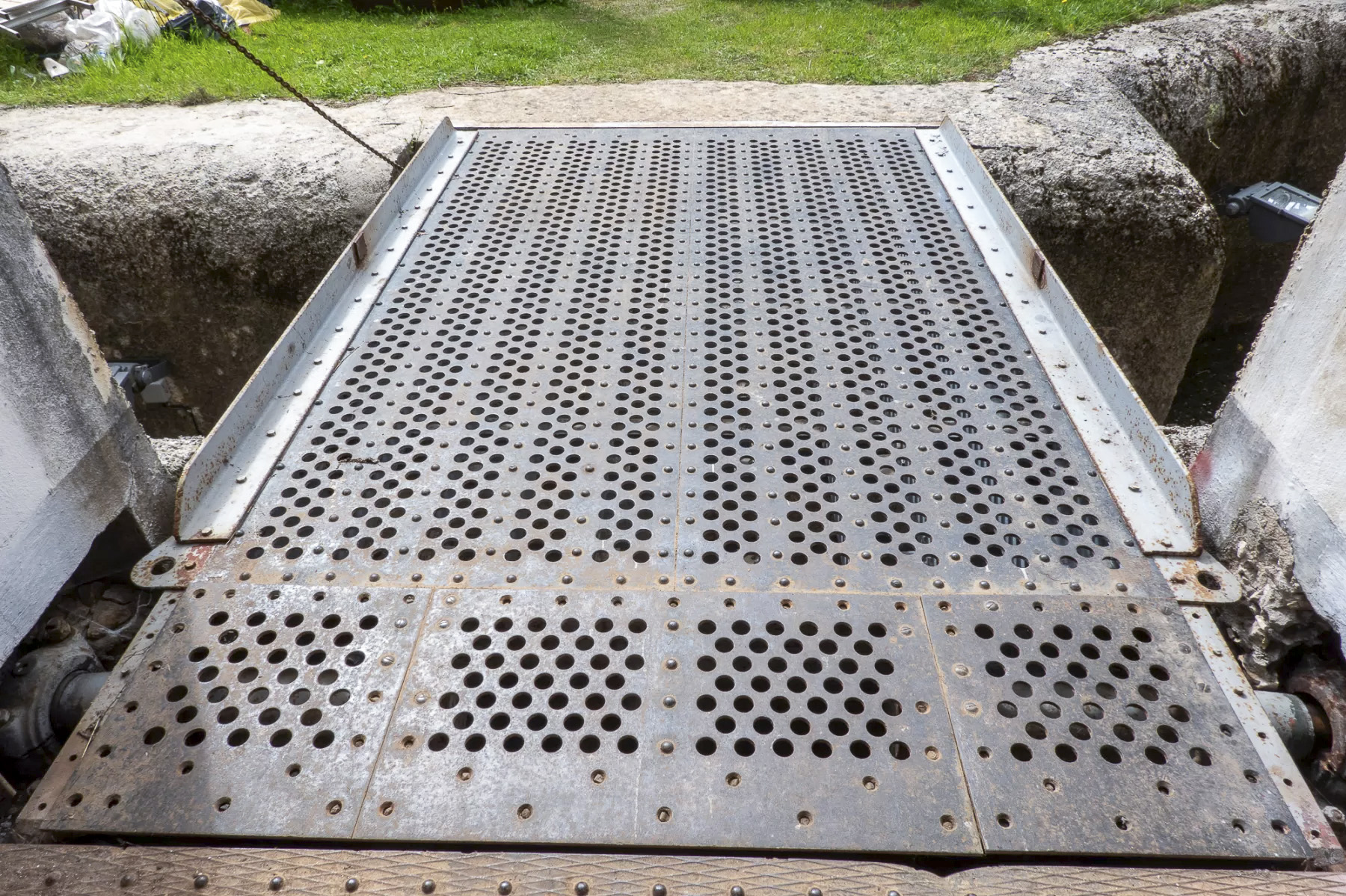 Ligne Maginot - CASTILLON (CN) - EO8 - (Ouvrage d'artillerie) - Bloc 1
Pont-levis - Michel Teiten